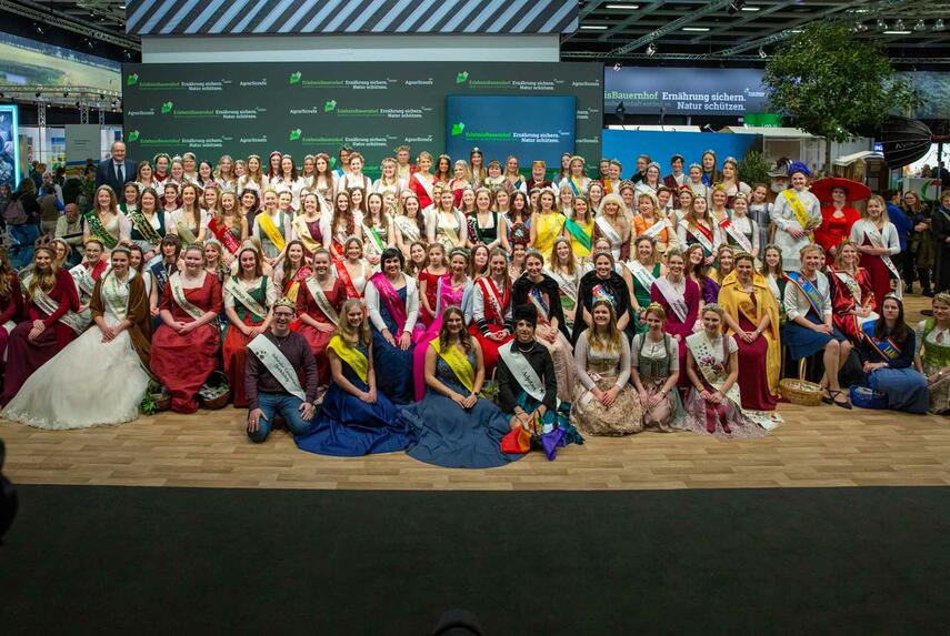 Grüne Woche: 144 Produktköniginnen und -könige auf großer Parade über den ErlebnisBauernhof