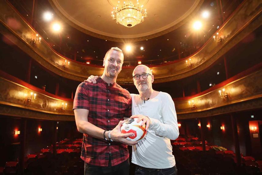 Filmpreisträger Peter Lohmeyer und Handball-Weltmeister Pascal Hens im Hamburger St. Pauli Theater