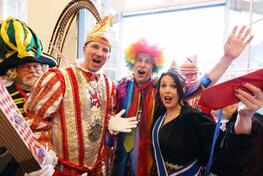 Weiberfastnacht 2026 - das Düsseldorfer Rathaus ist gestürmt