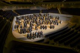 NDR Elbphilharmonie Orchester: Chefdirigent Alan Gilbert präsentiert Konzertsaison 2024/25