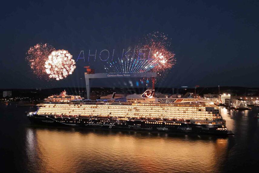 Der schönste Moment des Jahres auf hoher See: Die Mein Schiff 7 wurde in der Kieler Förde getauft